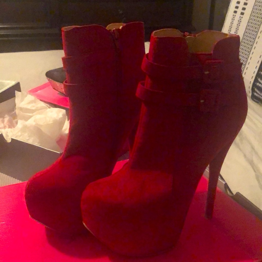 Brand New ShoeDazzle shoes “Pansy”
